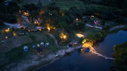 นภาดูดาว ลานกางเต็นท์ในสวนผึ้ง