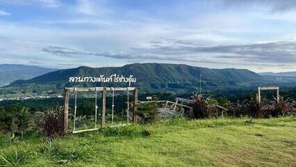 ลานกางเต็นท์วิวภูเขา
