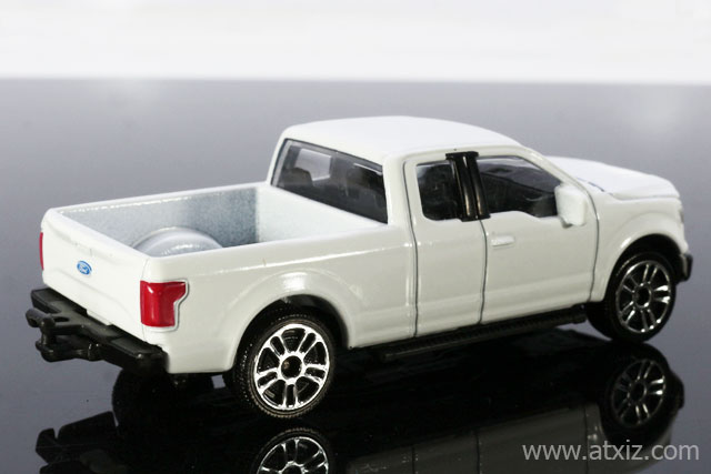 Ford F150 สีขาว