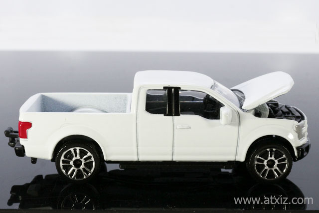 Ford F150 สีขาว