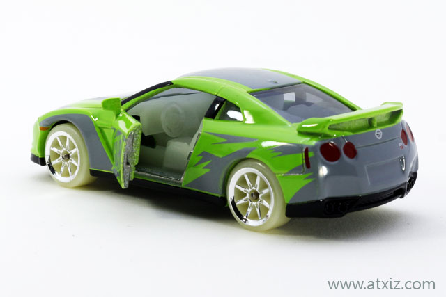 Nissan GTR - Glow in the dark