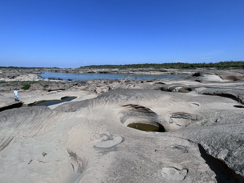 สามพันโบก