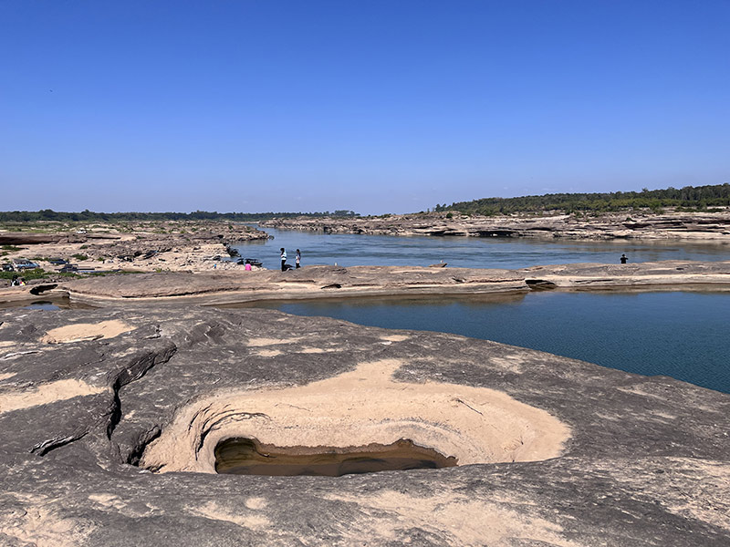 สามพันโบก