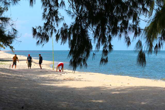 ยามเย็นริมหาดชะอำ