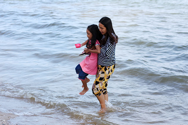 ยามเย็นริมหาดชะอำ