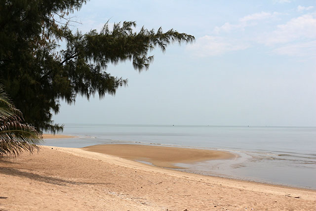 หาดยูเรเซียชะอำลากูล